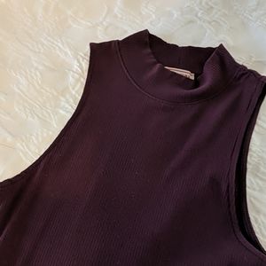 4/$20 Maroon Ribbed Mock Neck Crop Tank